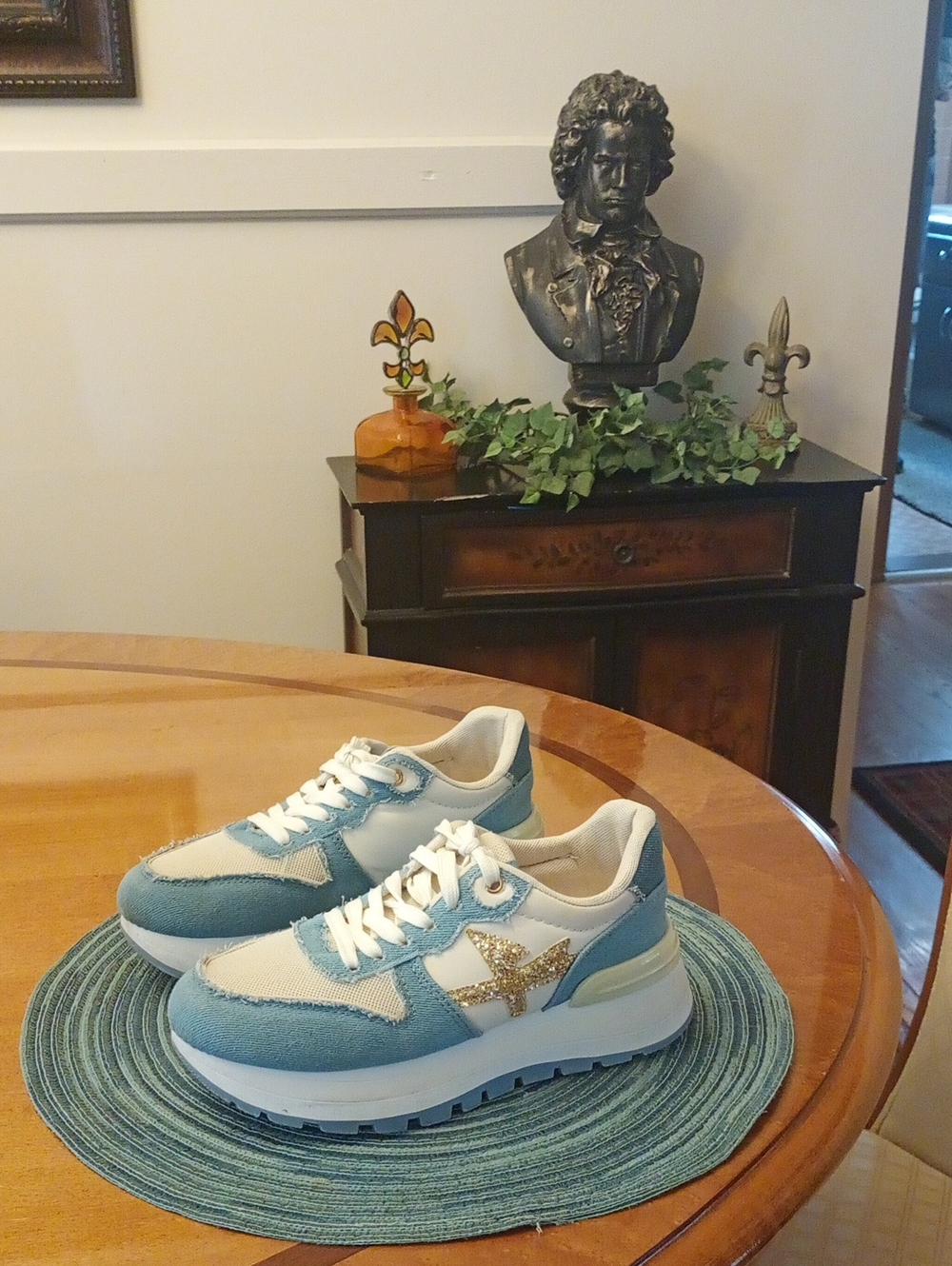 Light Blue & White Women's Casual Sneakers with Glitter Star Sz 36 By Janessa